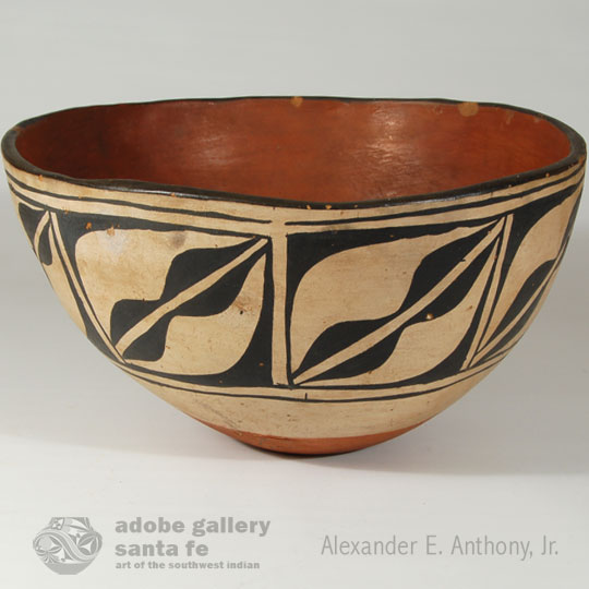 Historic Kewa Pueblo Pottery - C3862B
